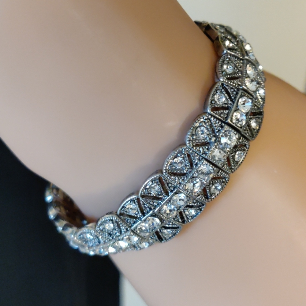 NWOT Deco style rhinestone stretch bracelet (#144)